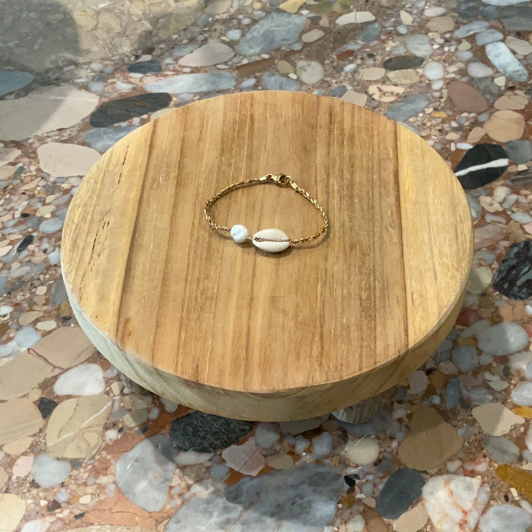 Shell & Keshi Pearl Bracelet