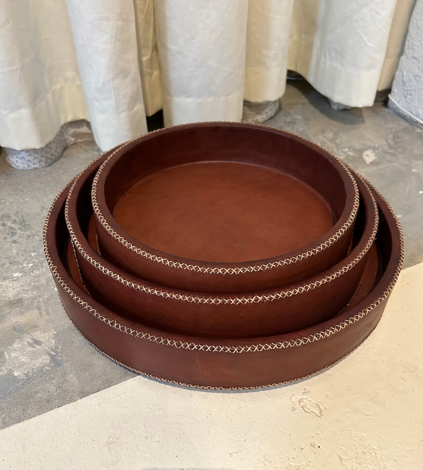Porteño Round Cedar & Leather Nesting Tray Set