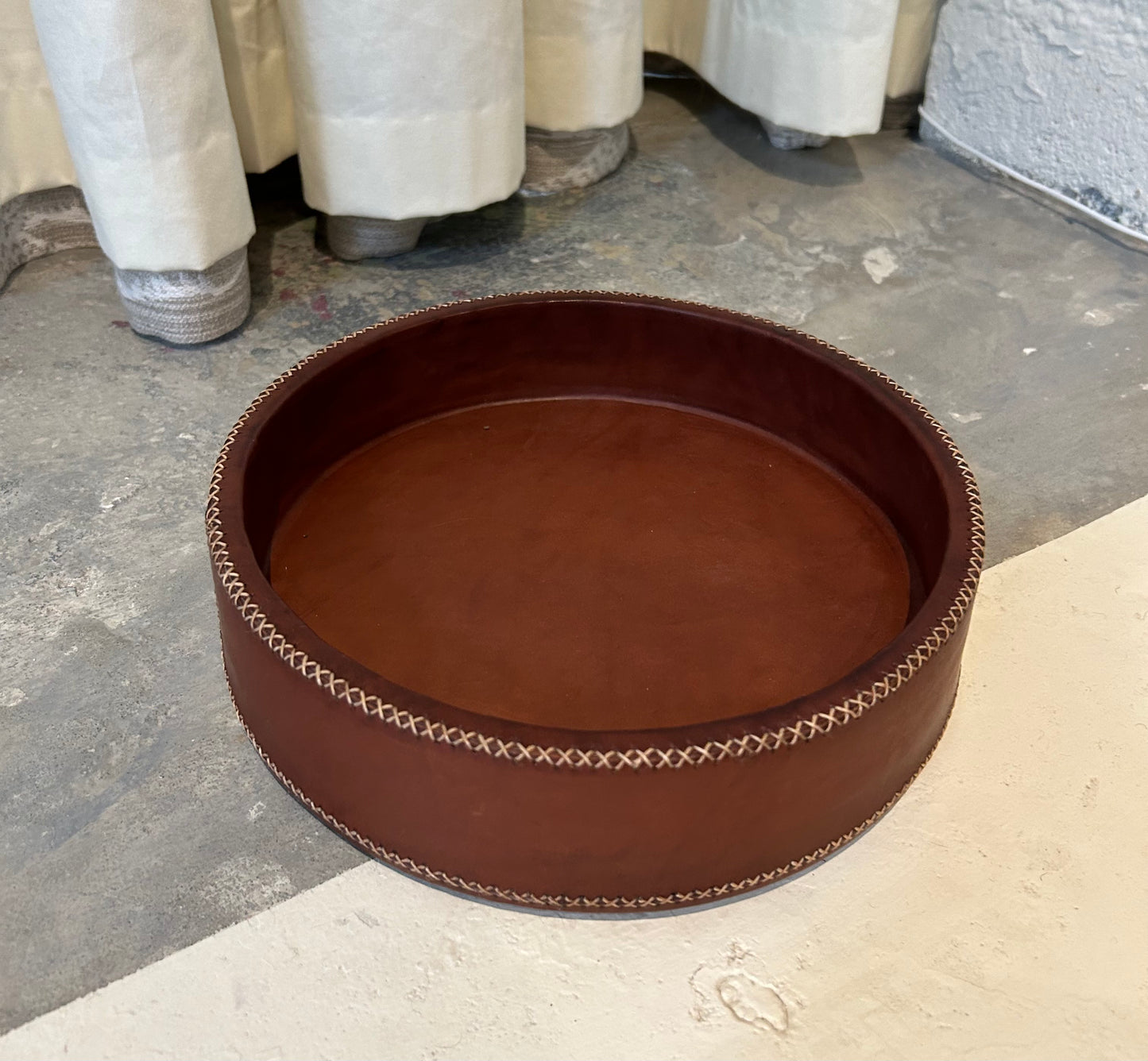 Piki 8.5" Round Cedar & Leather Tray (Small)