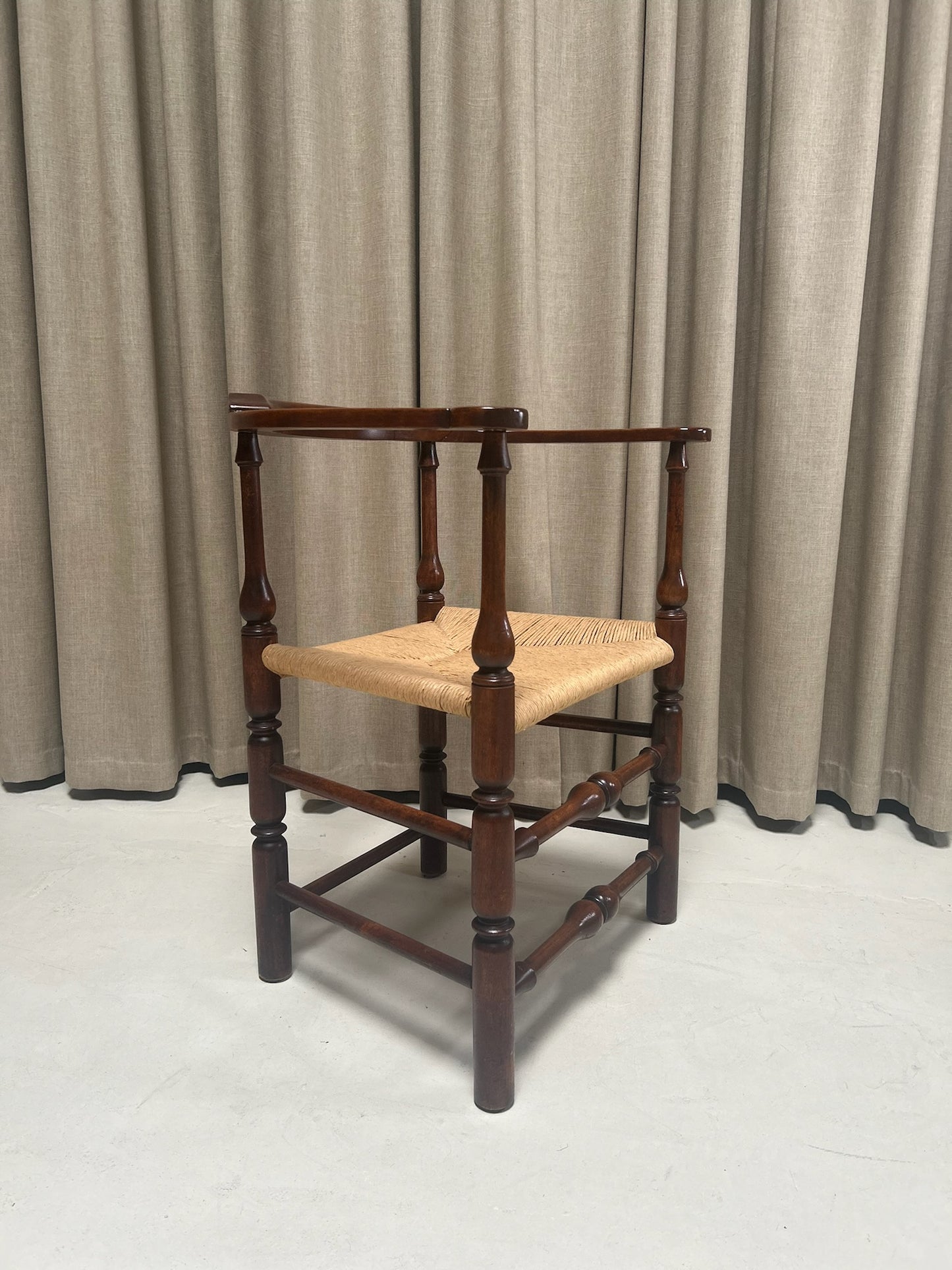 Spindle Round Back Chair
