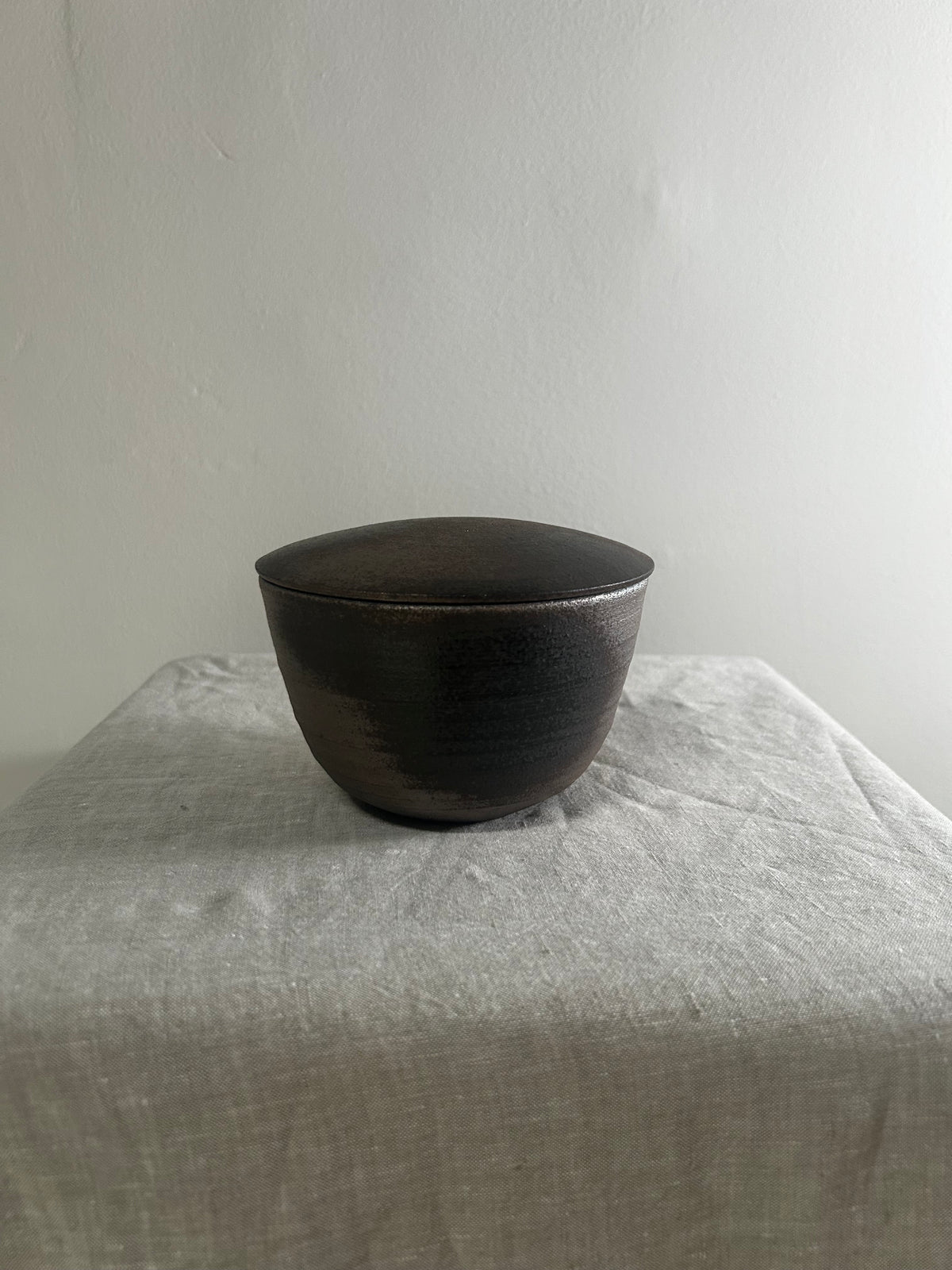 Pottery Bowl w Lid