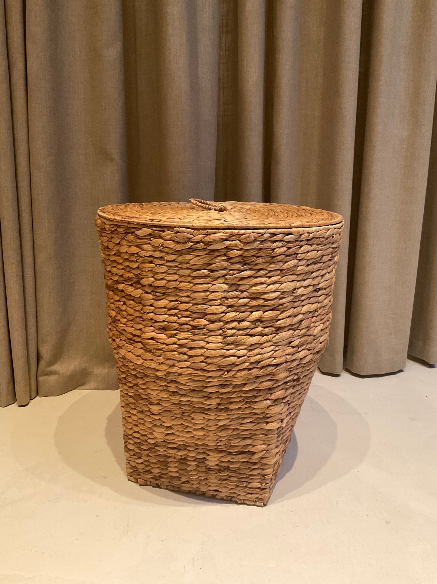 Hand Woven Water Hyacinth Basket w/Lid, Large