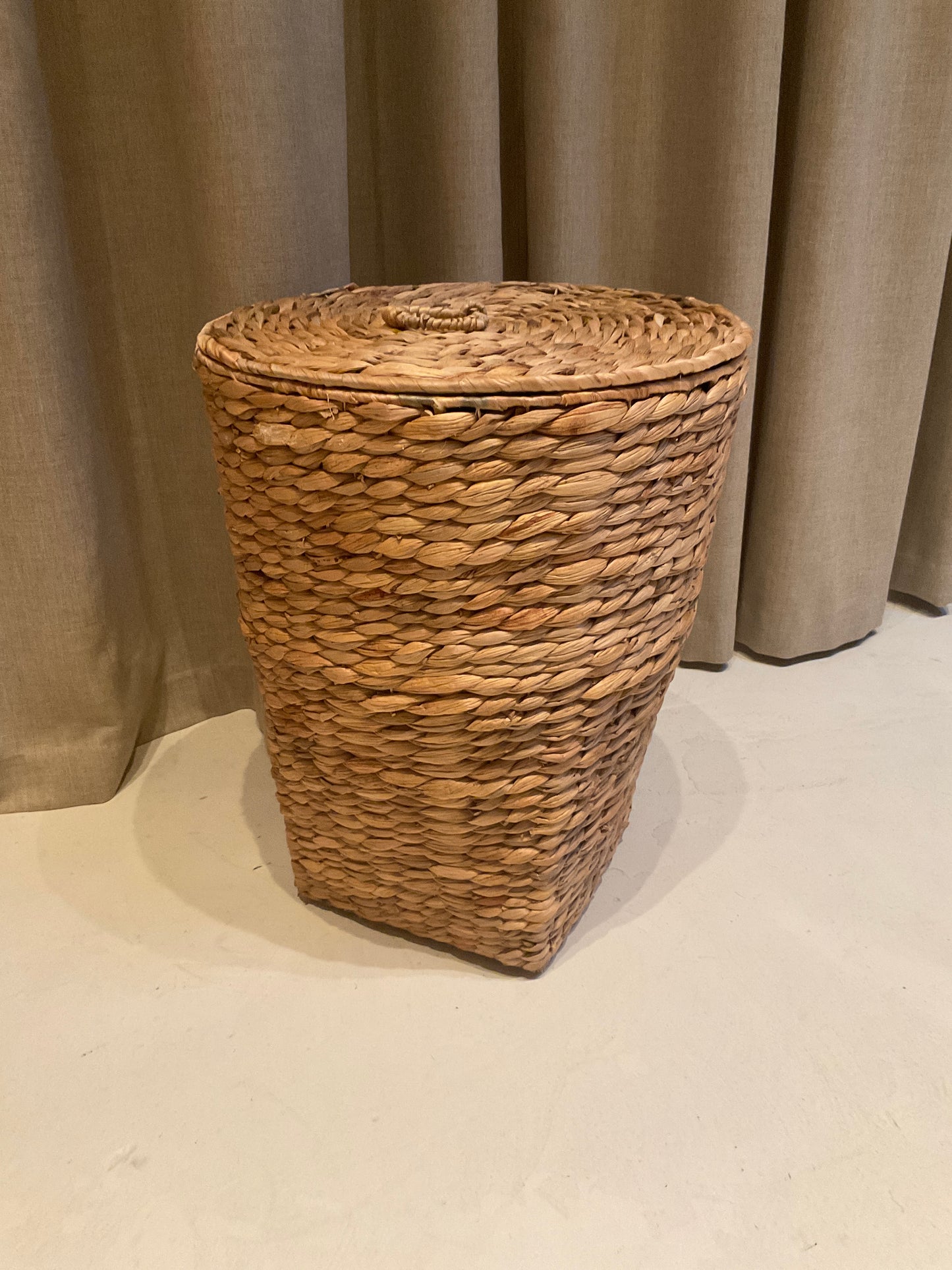 Hand Woven Water Hyacinth Basket w/Lid, Small