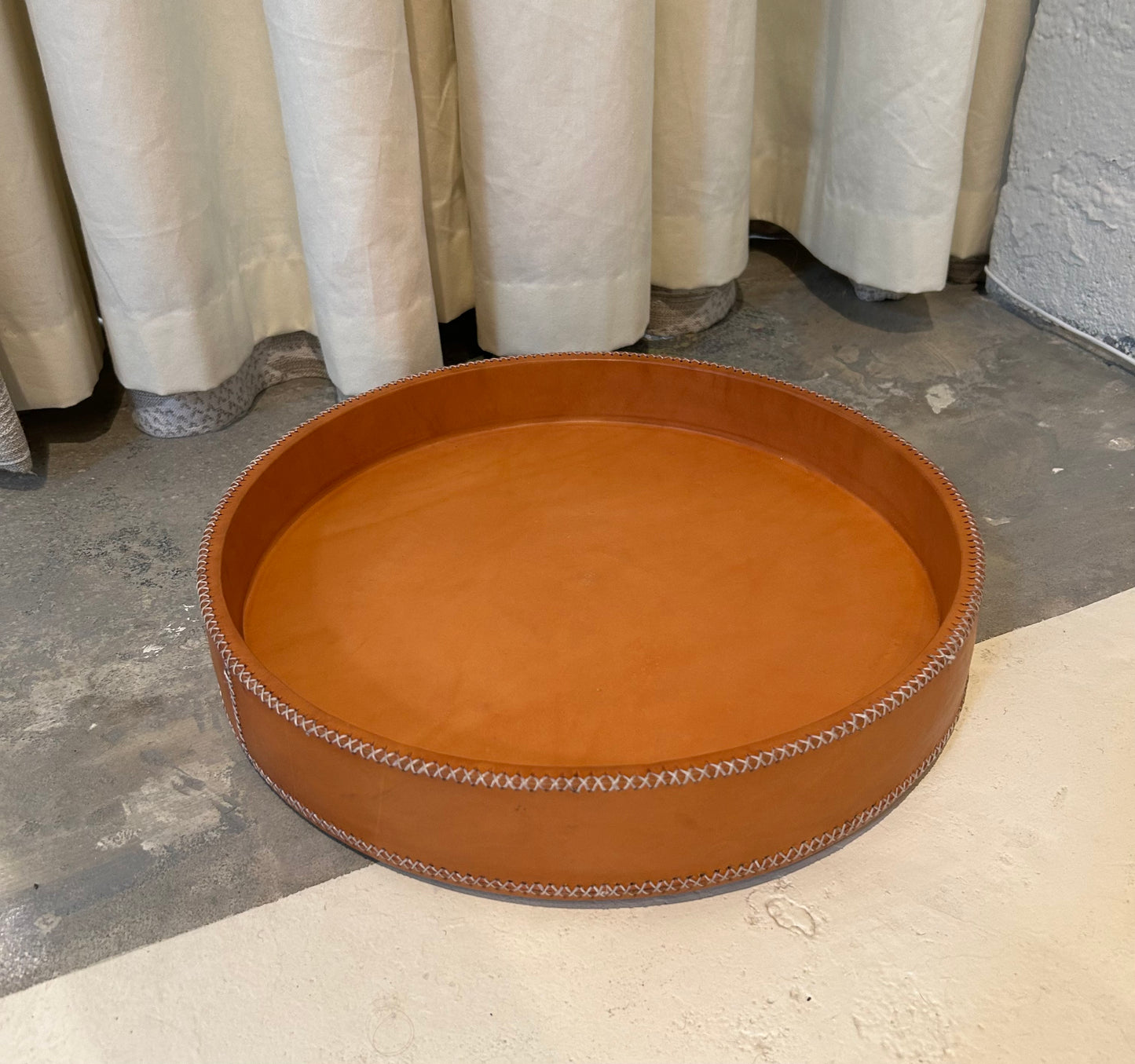 Arco 13" Round Cedar & Leather Tray (Large)