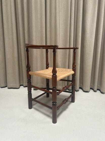 Spindle Round Back Chair