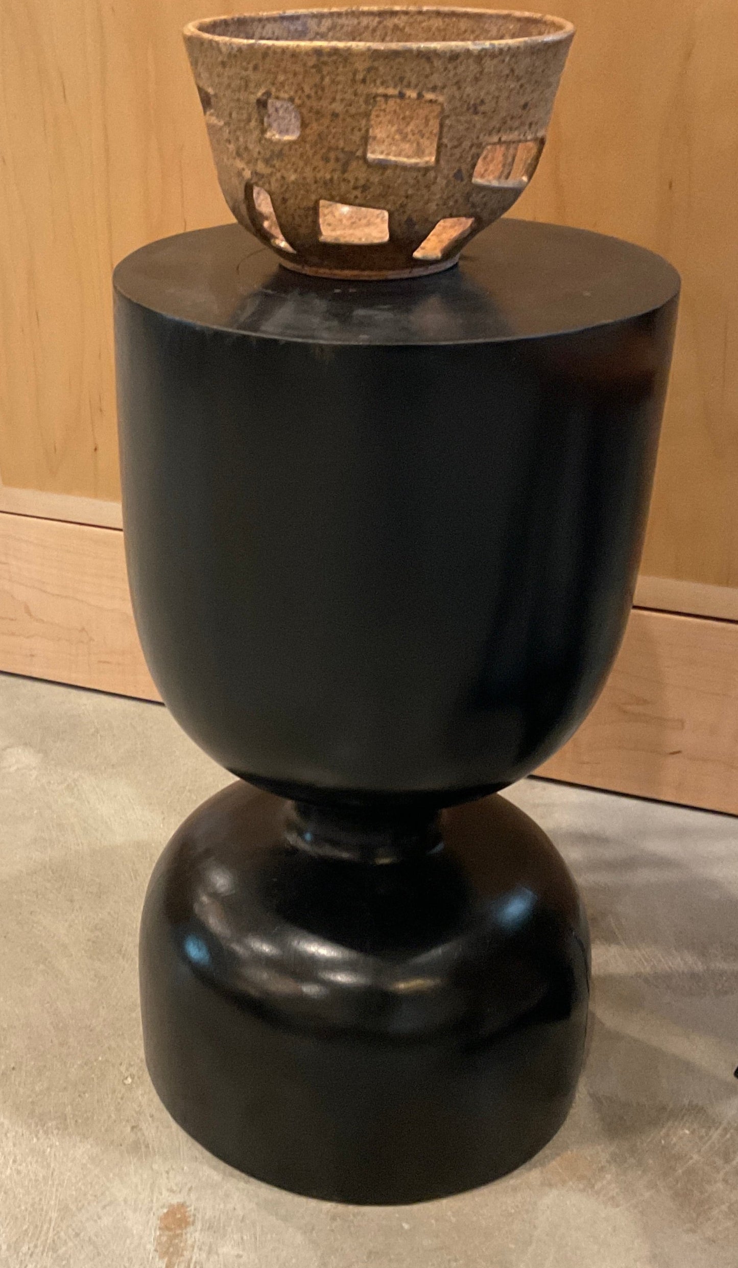 Black Hourglass Pedestal